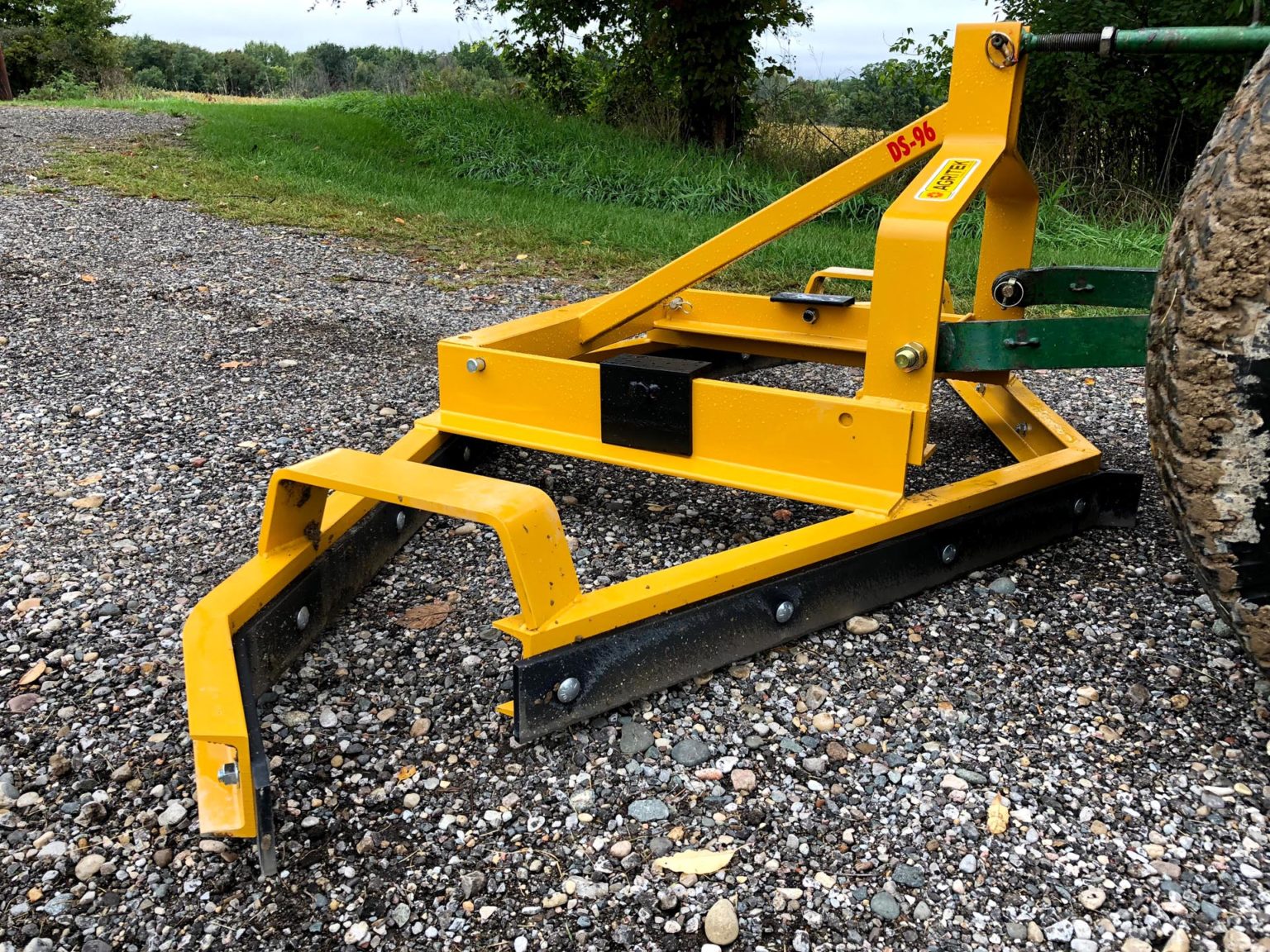 What is a Driveway Grader? - Driveway Scraper